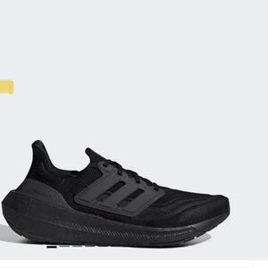 ULTRABOOST LIGHT Adidas RUNNING SHOES
Mens size 11 brand new with box